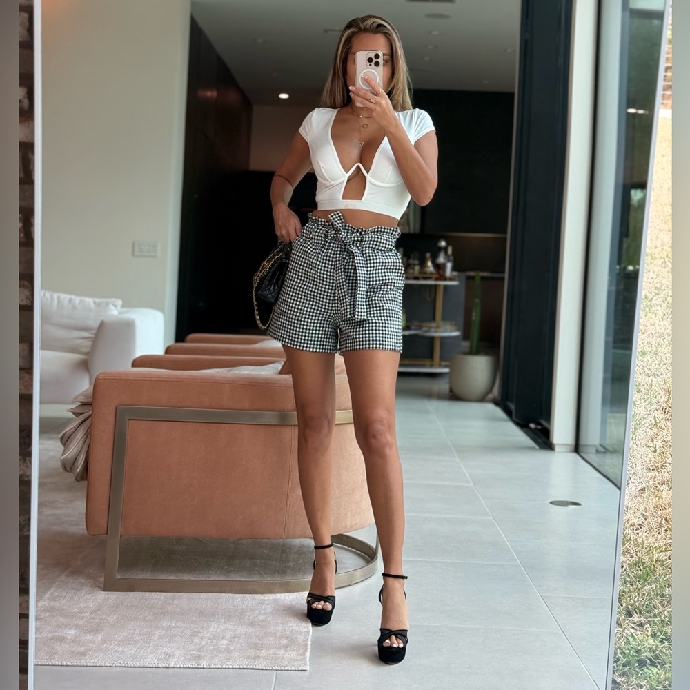 Check this out! 🖤🤍